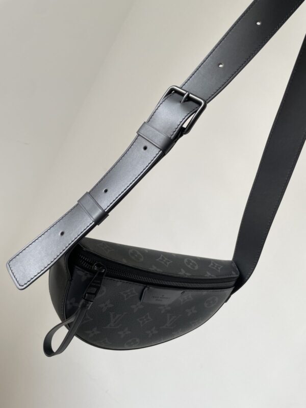 LOUIS VUITTON MOON Monogram Eclipse Canvas Bag - Image 4