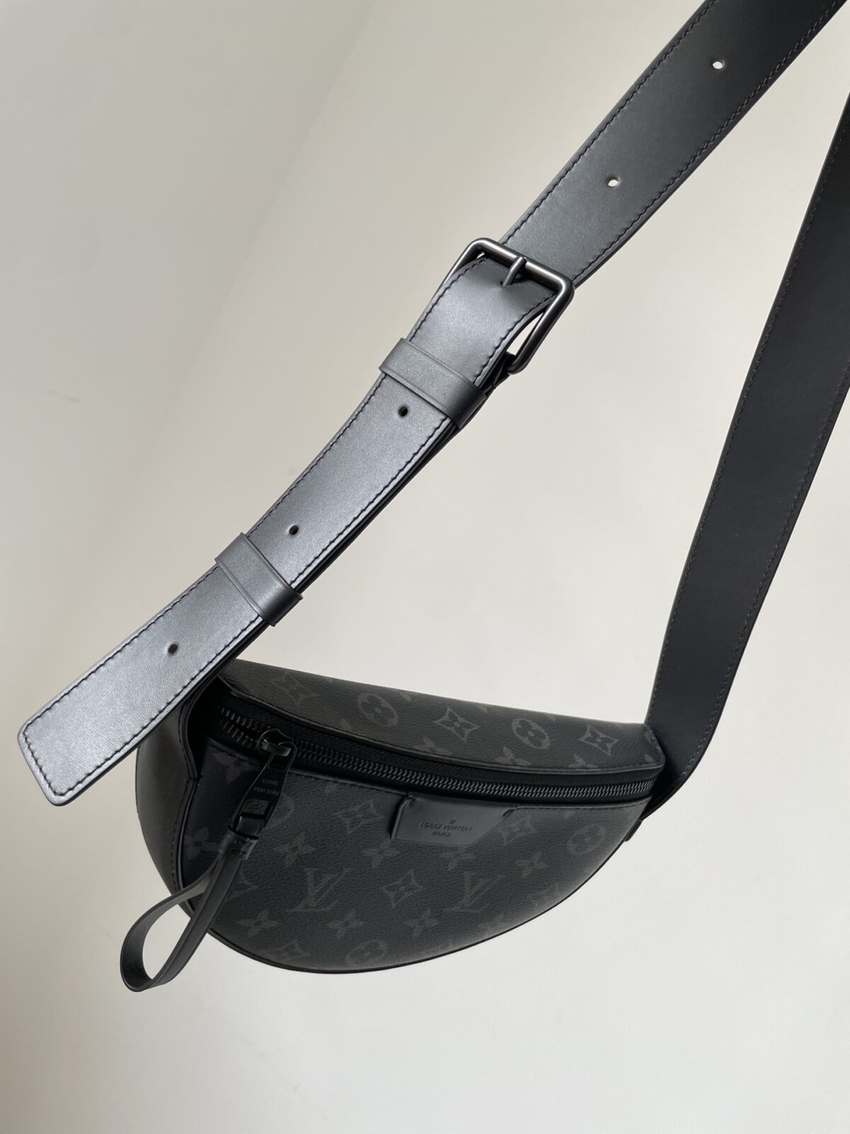 LOUIS VUITTON MOON Monogram Eclipse Canvas Bag - Image 4