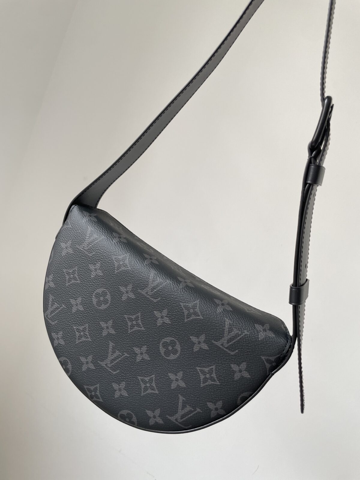 LOUIS VUITTON MOON Monogram Eclipse Canvas Bag - Image 6