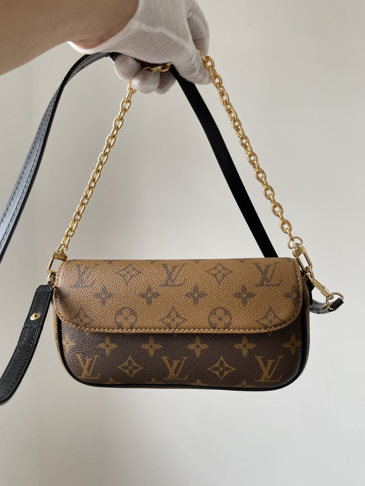 Louis Vuitton Ivy Wallet On Chain Monogram Reverse Canvas Bag – Brown - Image 3