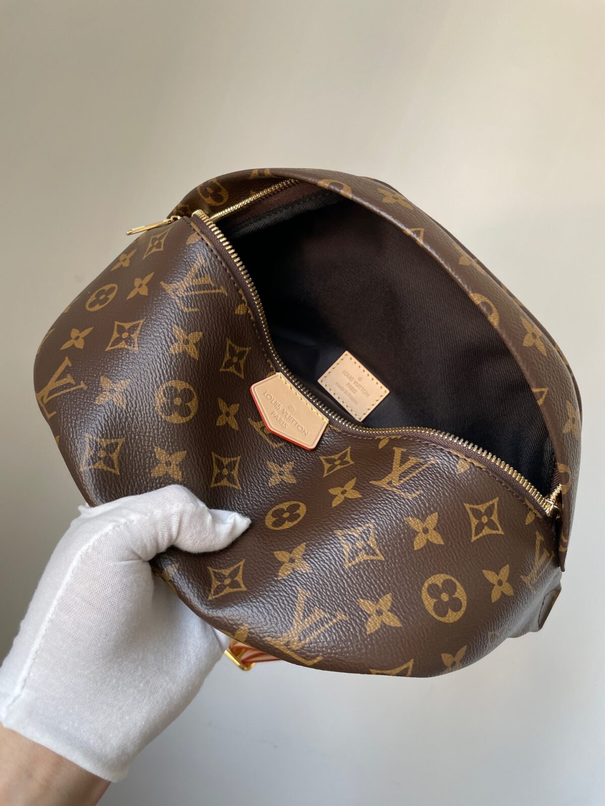 LOUIS VUITTON Bumbag Classic Monogram Chest/Belt Bag - Image 8