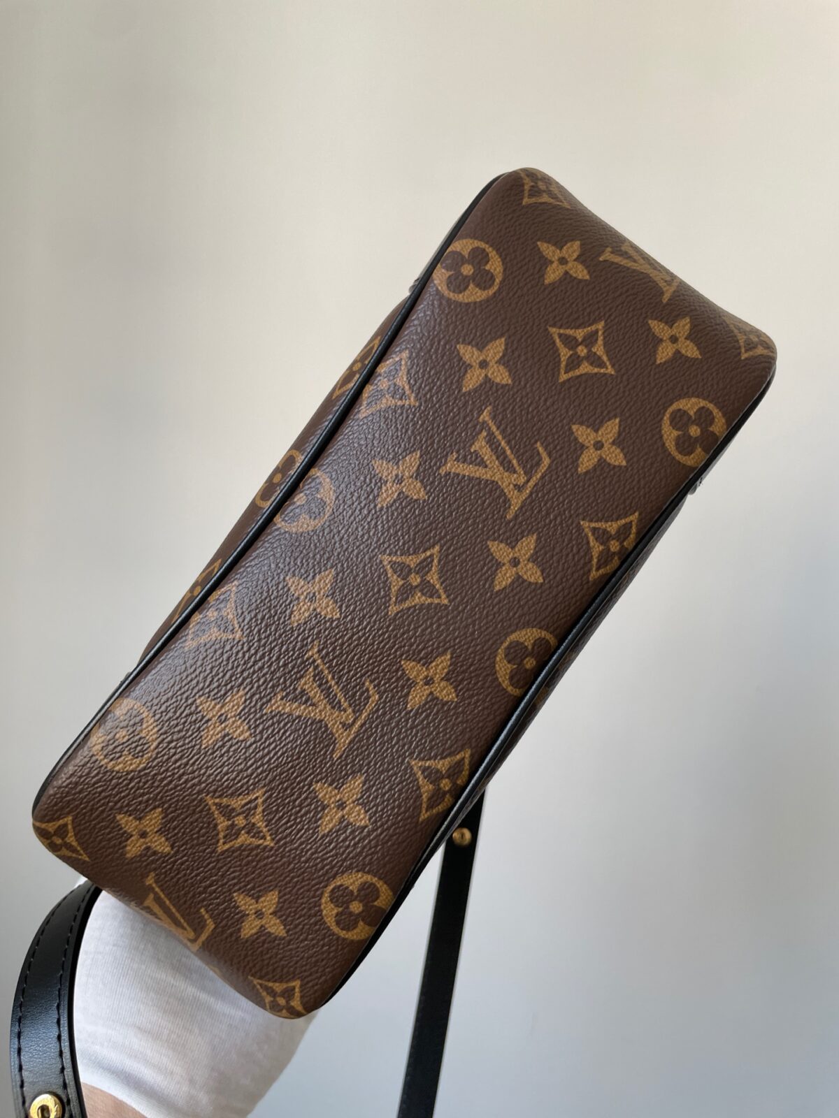 Louis Vuitton Boulogne Monogram Canvas Shoulder Bag Black - Image 8