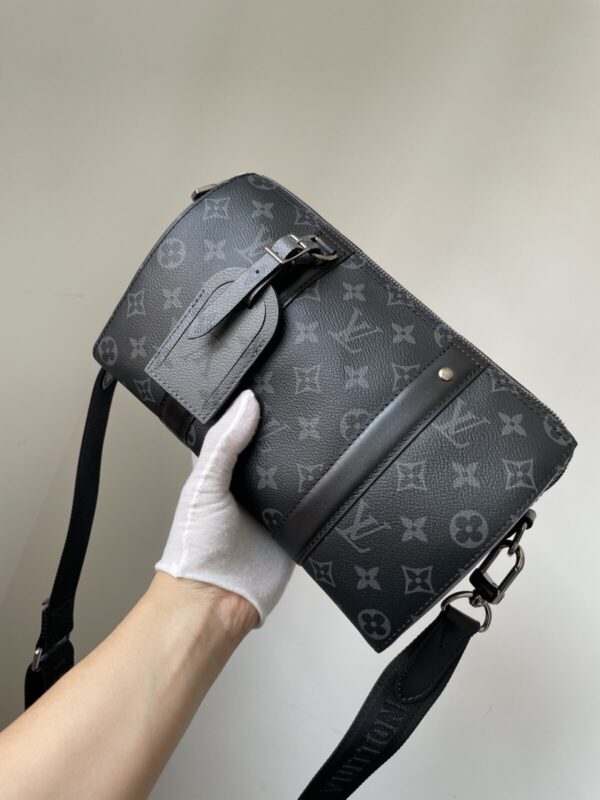LOUIS VUITTON CITY KEEPALL Monogram Eclipse Canvas Bag - Image 3