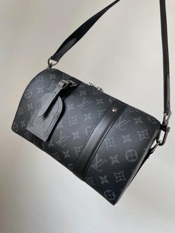 LOUIS VUITTON CITY KEEPALL Monogram Eclipse Canvas Bag - Image 4