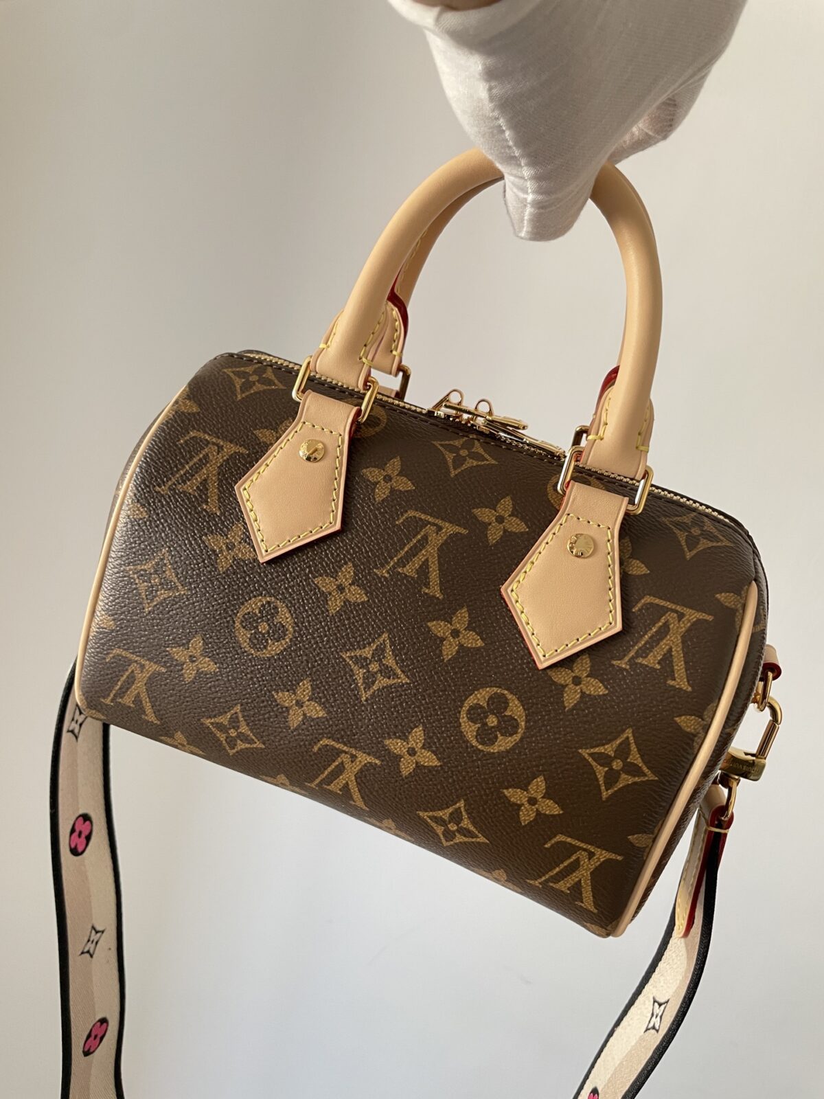 Louis Vuitton Speedy Bandoulière 20 Monogram Canvas Bag Brown - Image 4