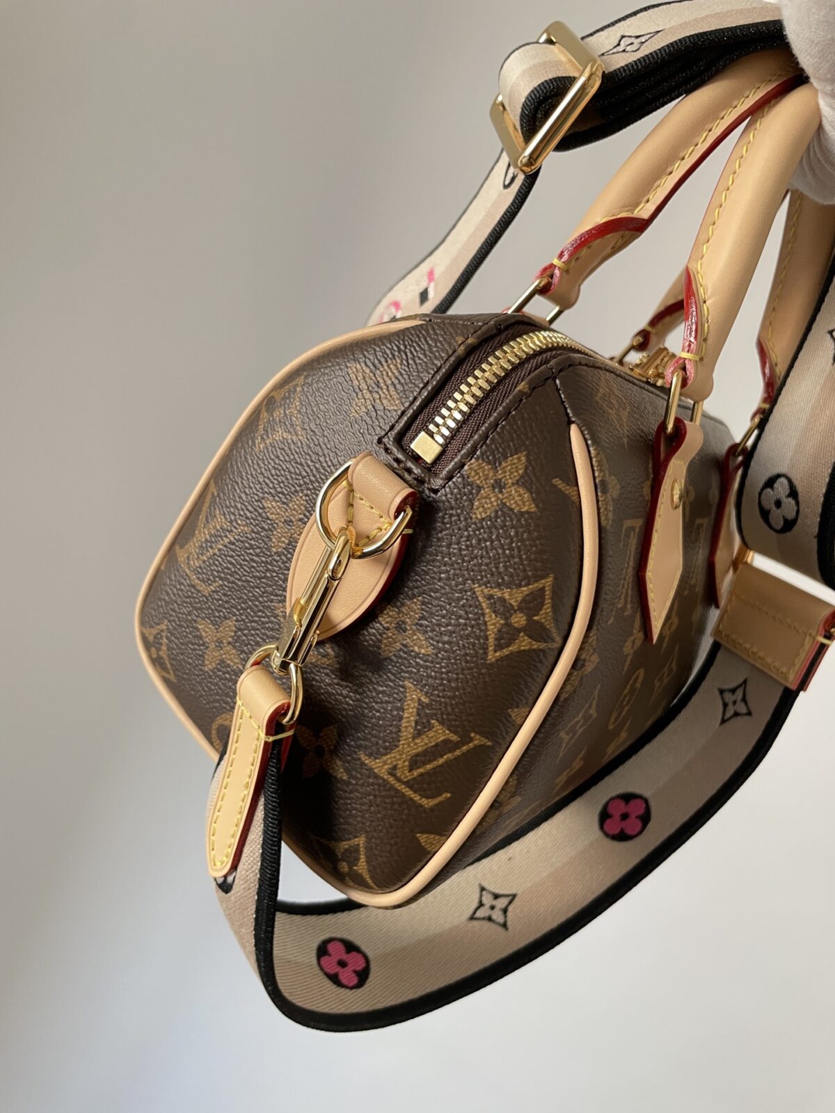 Louis Vuitton Speedy Bandoulière 20 Monogram Canvas Bag Brown - Image 6