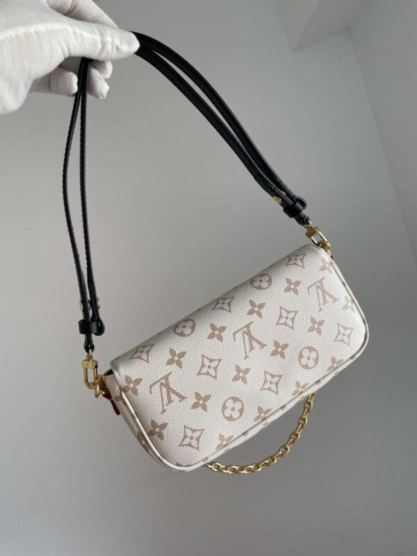 Louis Vuitton Ivy Monogram Baguette Bag - Image 5