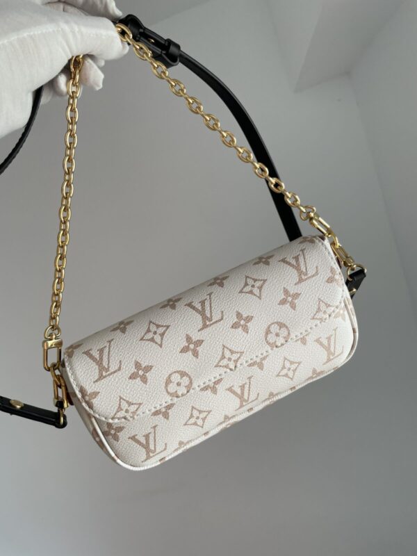 Louis Vuitton Ivy Monogram Baguette Bag - Image 7