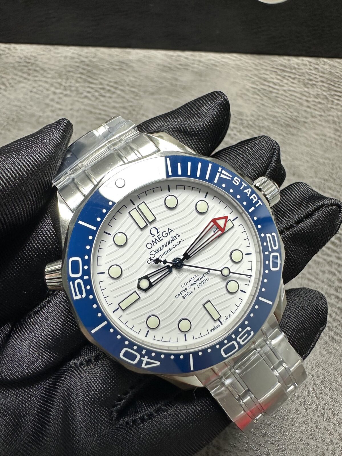OMEGA Seamaster 300M America's Cup 42mm White Dial Stainless Steel Men's Watch - Image 2