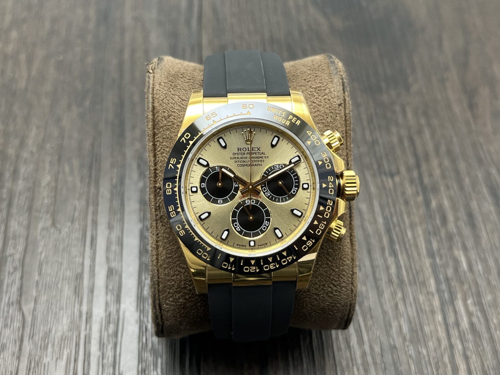 ROLEX Cosmograph Daytona Gold Rubber Strap - Image 2