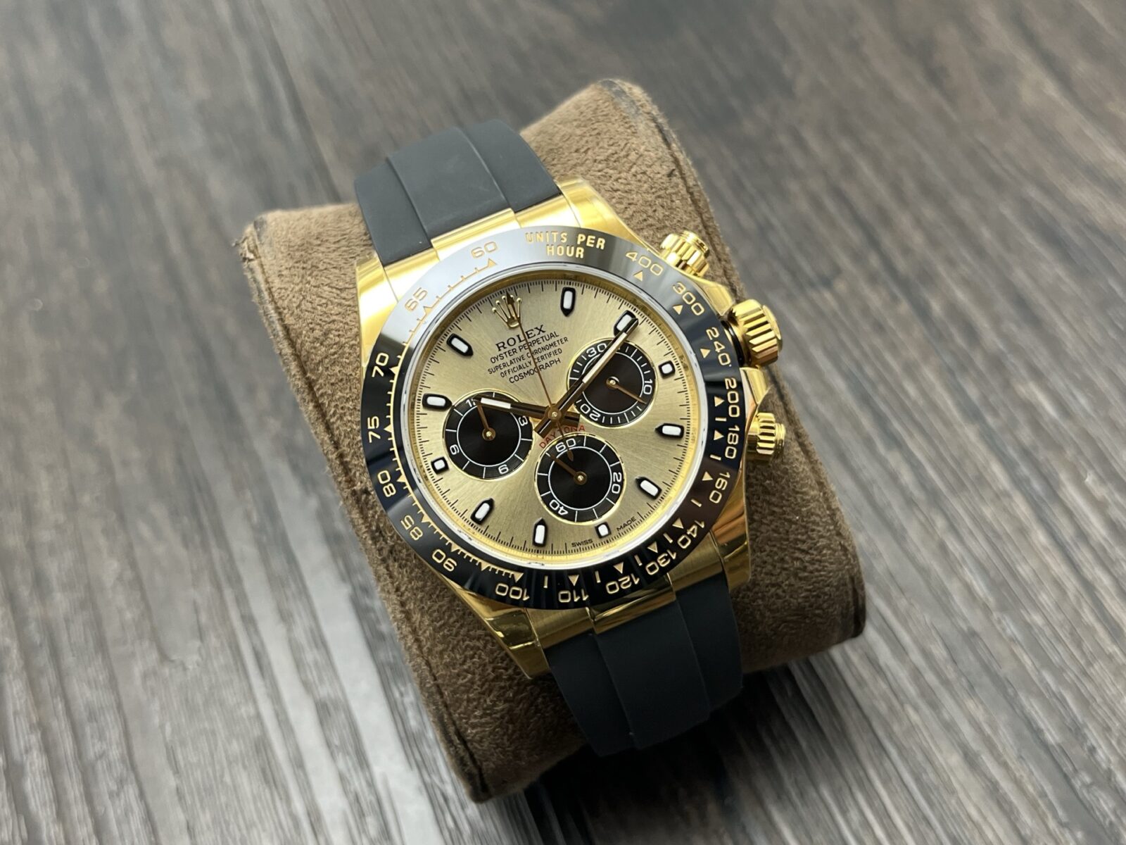 ROLEX Cosmograph Daytona Gold Rubber Strap - Image 3