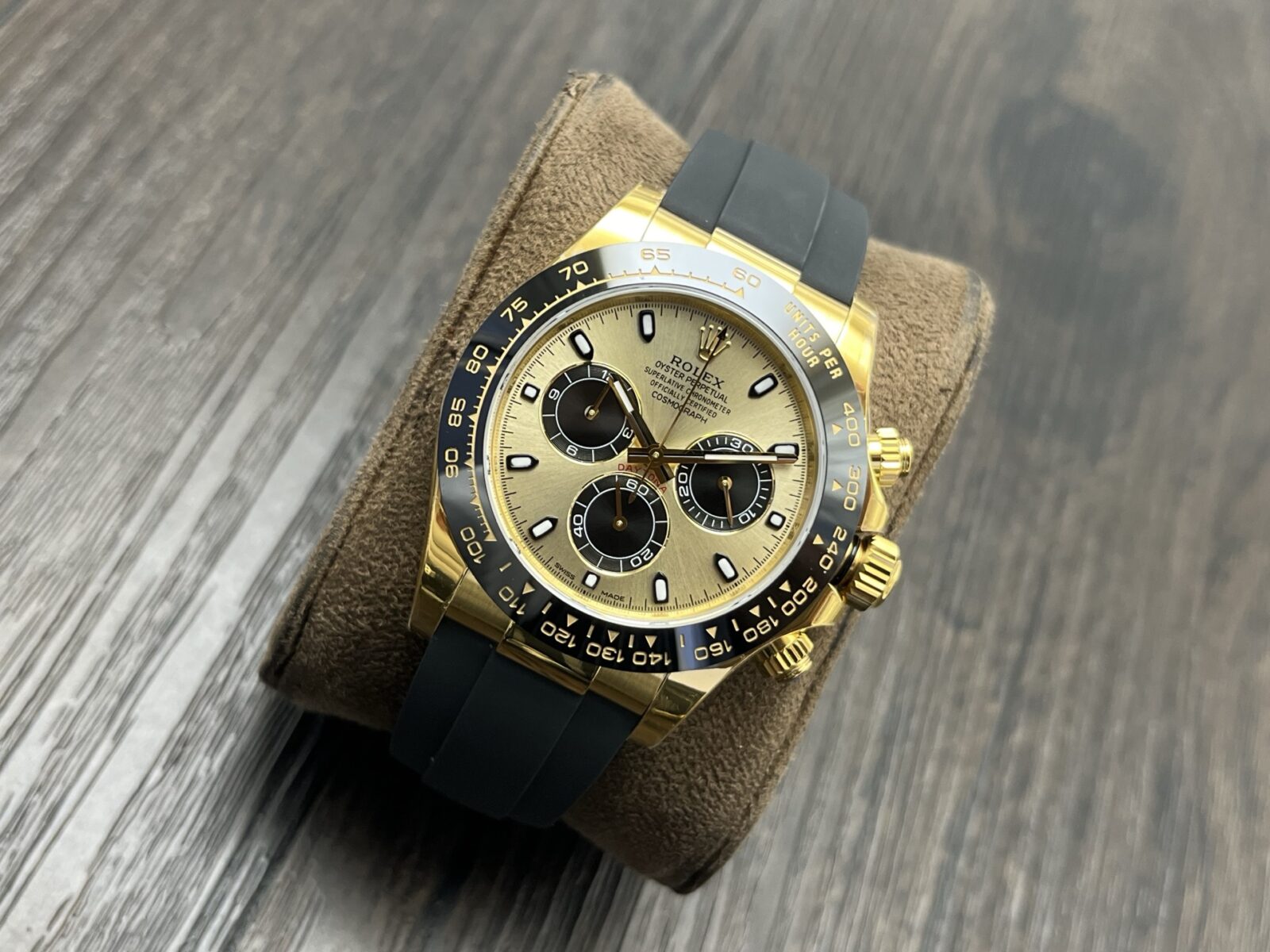 ROLEX Cosmograph Daytona Gold Rubber Strap - Image 4