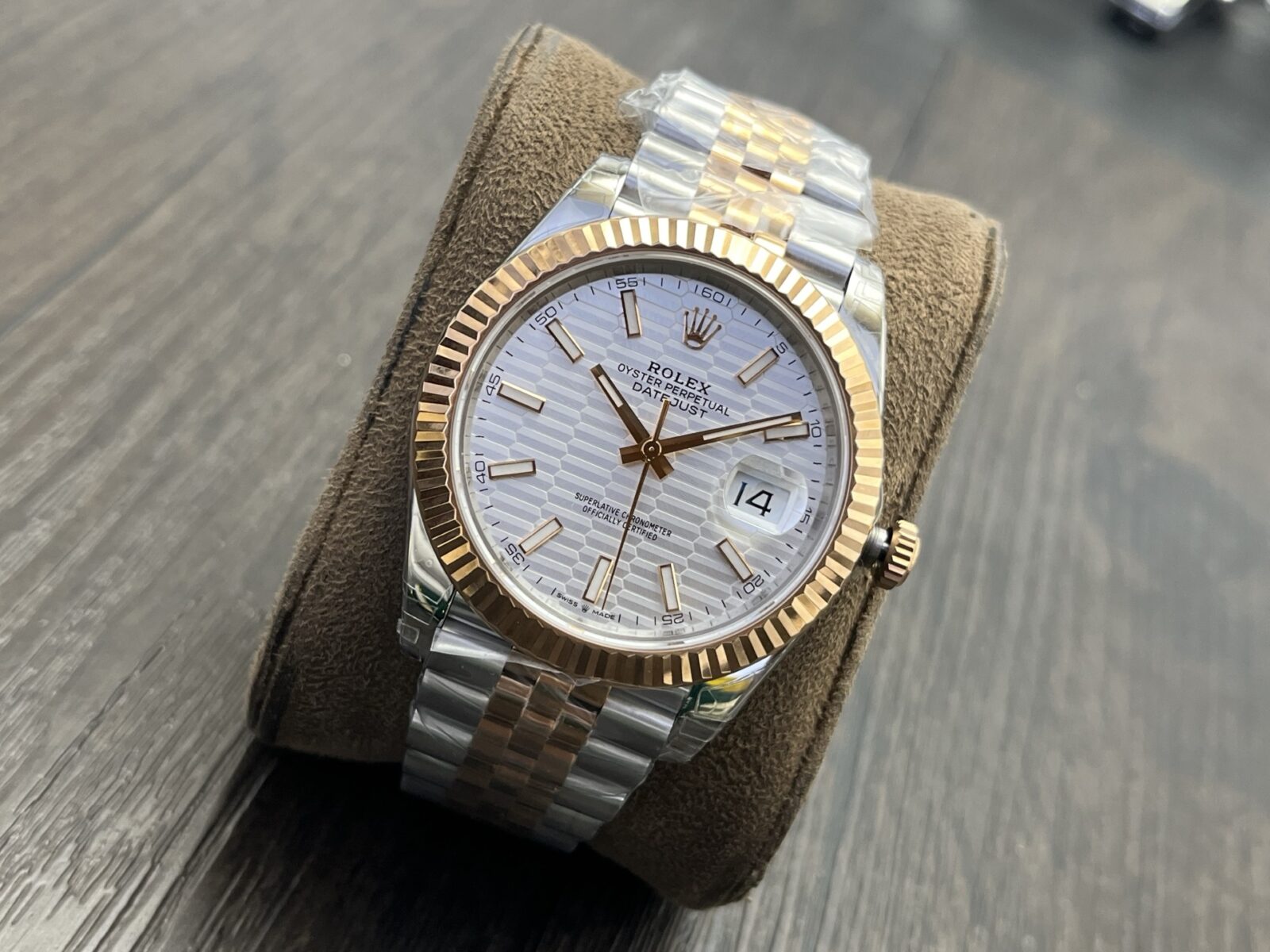 ROLEX Datejust 41mm Gray Dial - Image 4