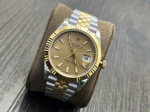 ROLEX Datejust 41mm Gold Dial - Image 4