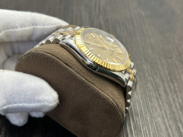 ROLEX Datejust 41mm Gold Dial - Image 5