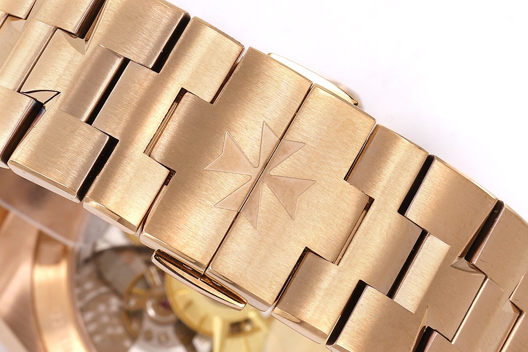Vacheron Constantin Overseas Automatic 41mm White Dial Rose Gold Watch - Image 8