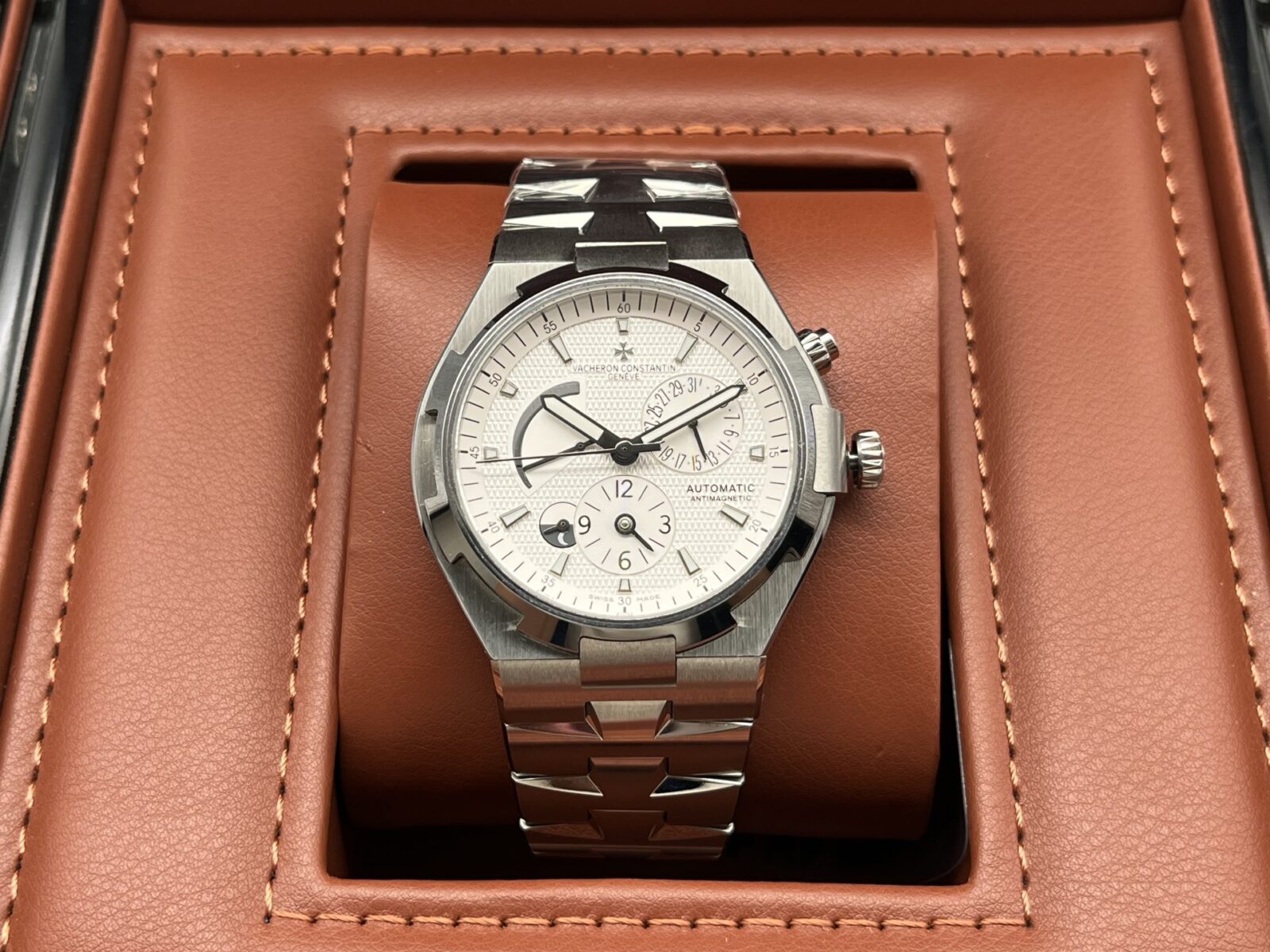 Vacheron Constantin Overseas Dual Time 42mm White Dial Men’s Watch - Image 2