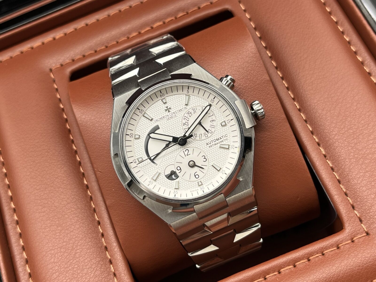 Vacheron Constantin Overseas Dual Time 42mm White Dial Men’s Watch - Image 3