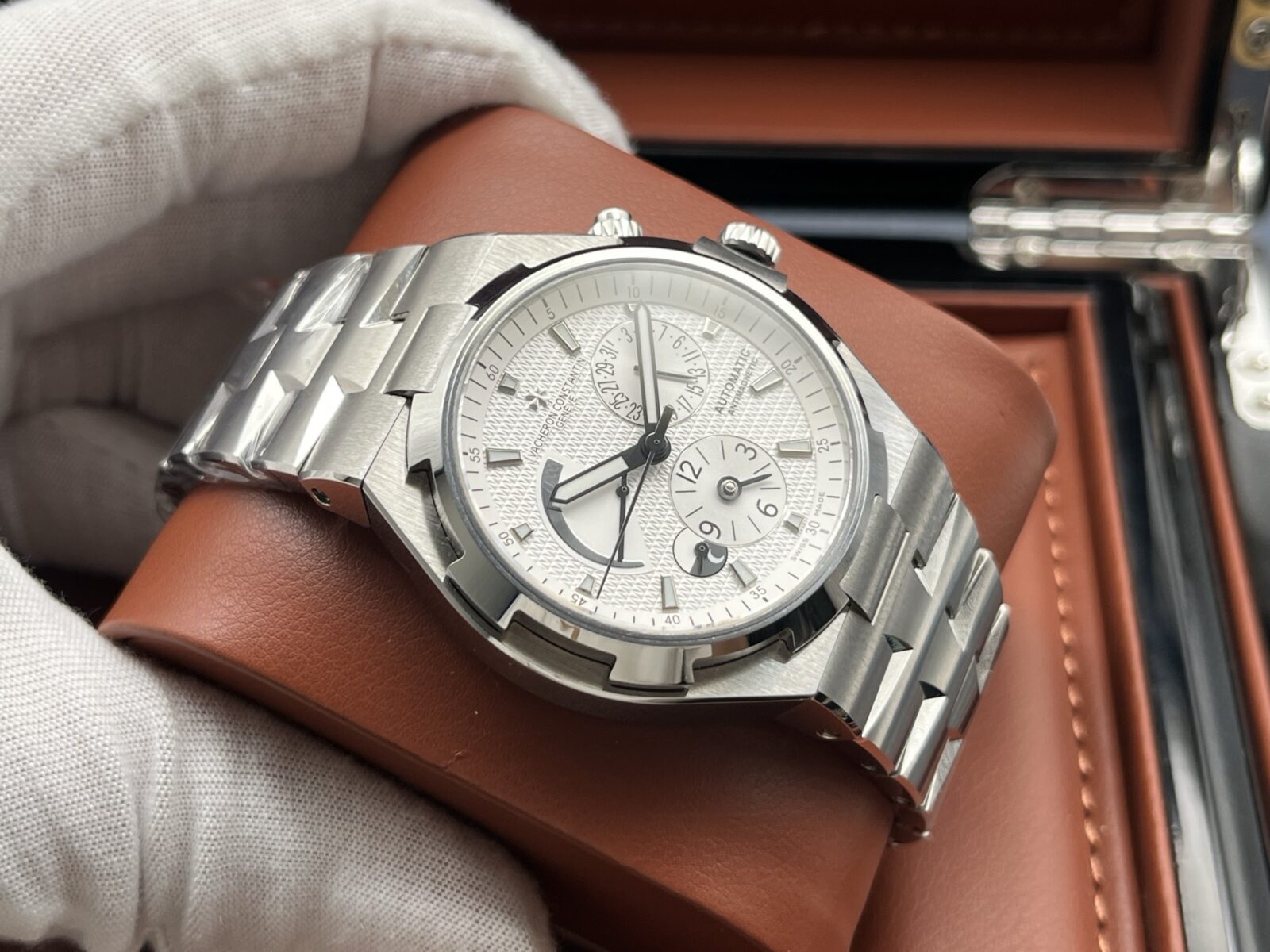 Vacheron Constantin Overseas Dual Time 42mm White Dial Men’s Watch - Image 5