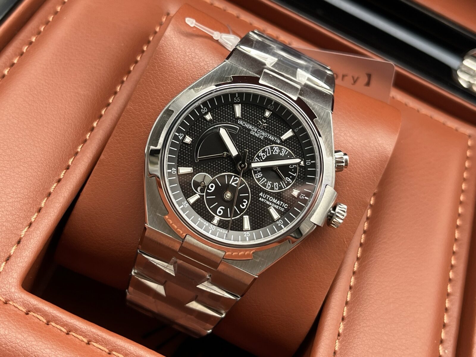 Vacheron Constantin Overseas Automatic 42mm Black Dial Steel Men’s Watch - Image 4