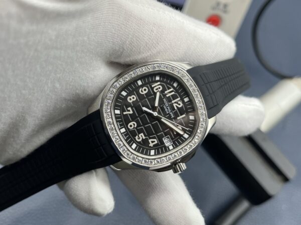 Patek Philippe Aquanaut Ladies 38.8mm Black Dial Stainless Steel - Image 7