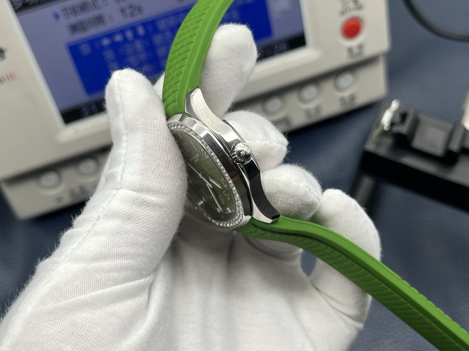 Patek Philippe Aquanaut Ladies 38.8mm Green Dial Stainless Steel - Image 5