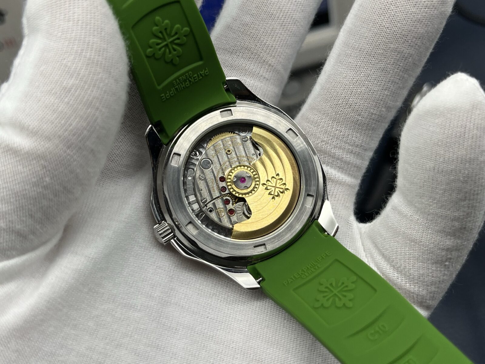 Patek Philippe Aquanaut Ladies 38.8mm Green Dial Stainless Steel - Image 6