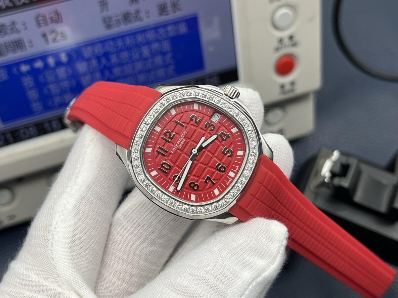 Patek Philippe Aquanaut Ladies 38.8mm Red Dial Stainless Steel - Image 2