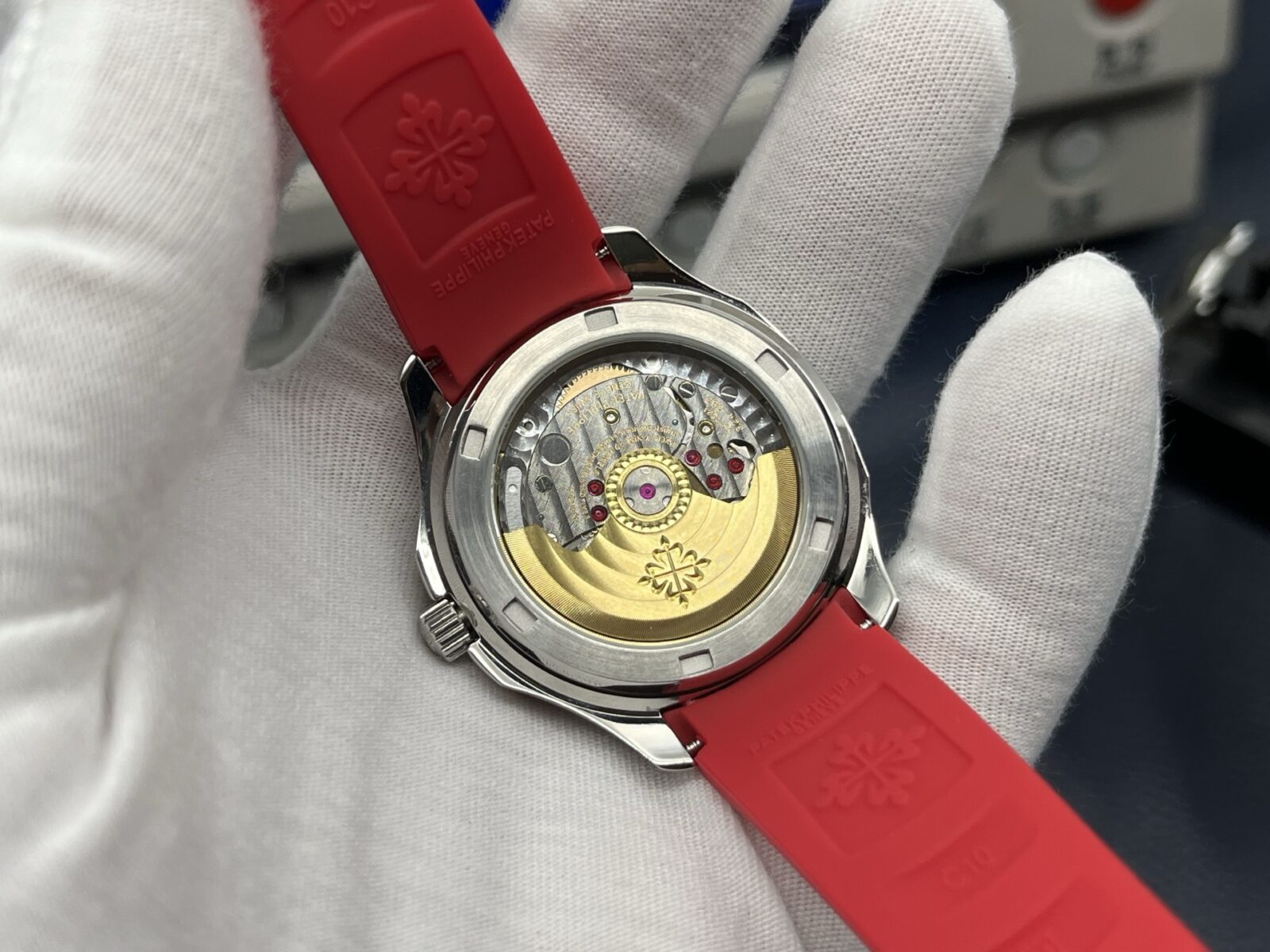 Patek Philippe Aquanaut Ladies 38.8mm Red Dial Stainless Steel - Image 6