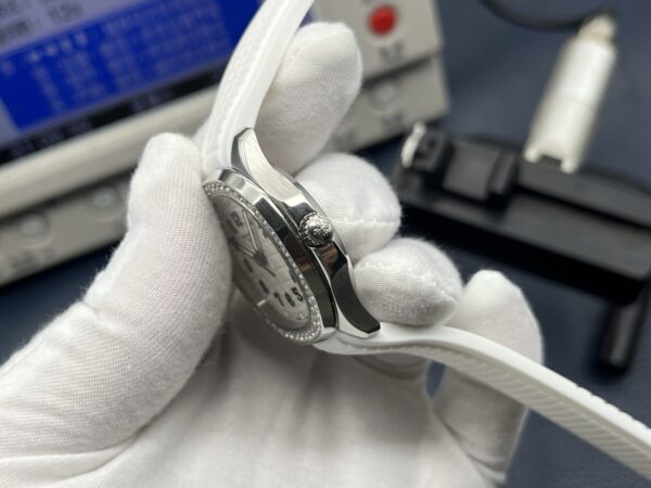 Patek Philippe Aquanaut Ladies 38.8mm White Dial Stainless Steel - Image 5