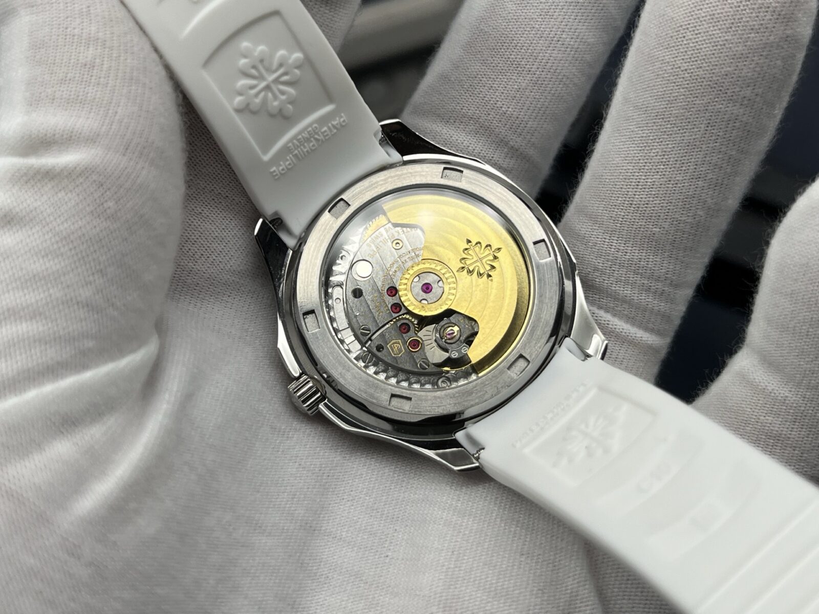 Patek Philippe Aquanaut Ladies 38.8mm White Dial Stainless Steel - Image 6
