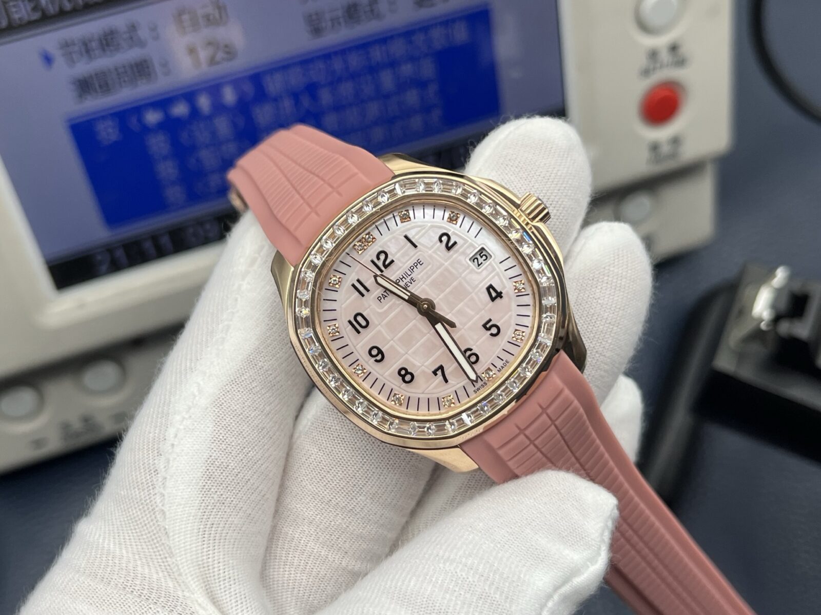 Patek Philippe Aquanaut Ladies 38.8mm Pink Dial 18K Rose Gold - Image 2