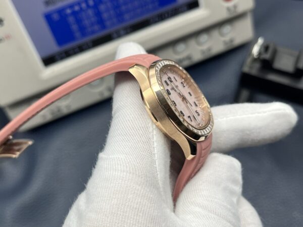 Patek Philippe Aquanaut Ladies 38.8mm Pink Dial 18K Rose Gold - Image 4