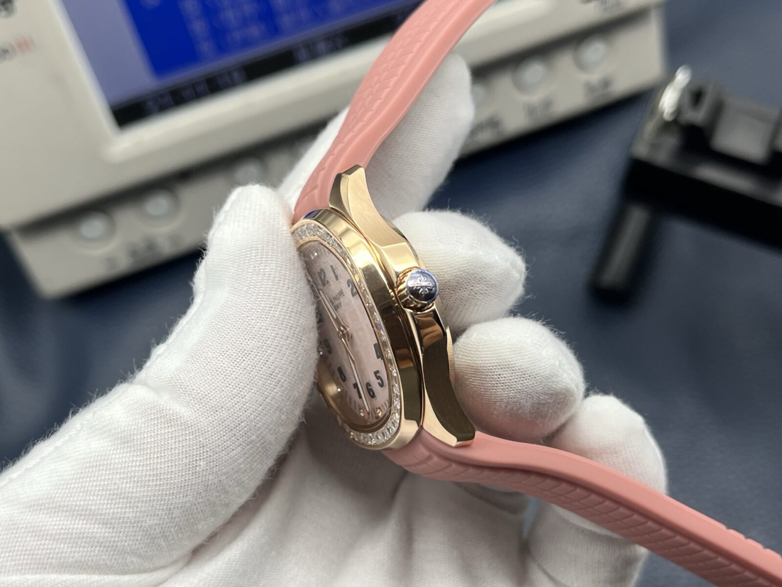 Patek Philippe Aquanaut Ladies 38.8mm Pink Dial 18K Rose Gold - Image 5