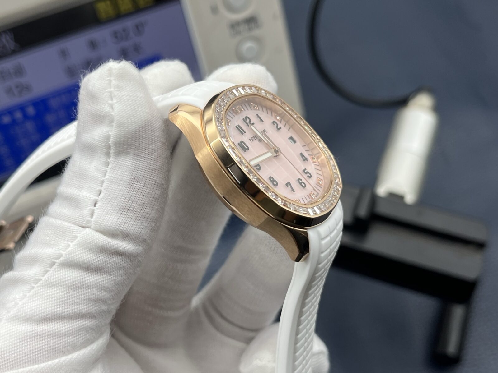Patek Philippe Aquanaut Ladies 38.8mm Pink Dial 18K Rose Gold - Image 4