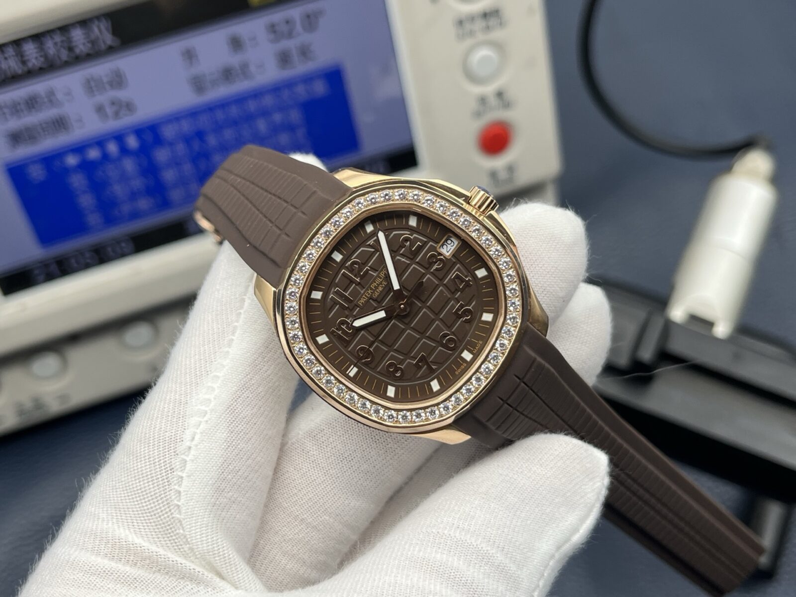 Patek Philippe Aquanaut Ladies 38.8mm Brown Dial 18K Rose Gold - Image 2