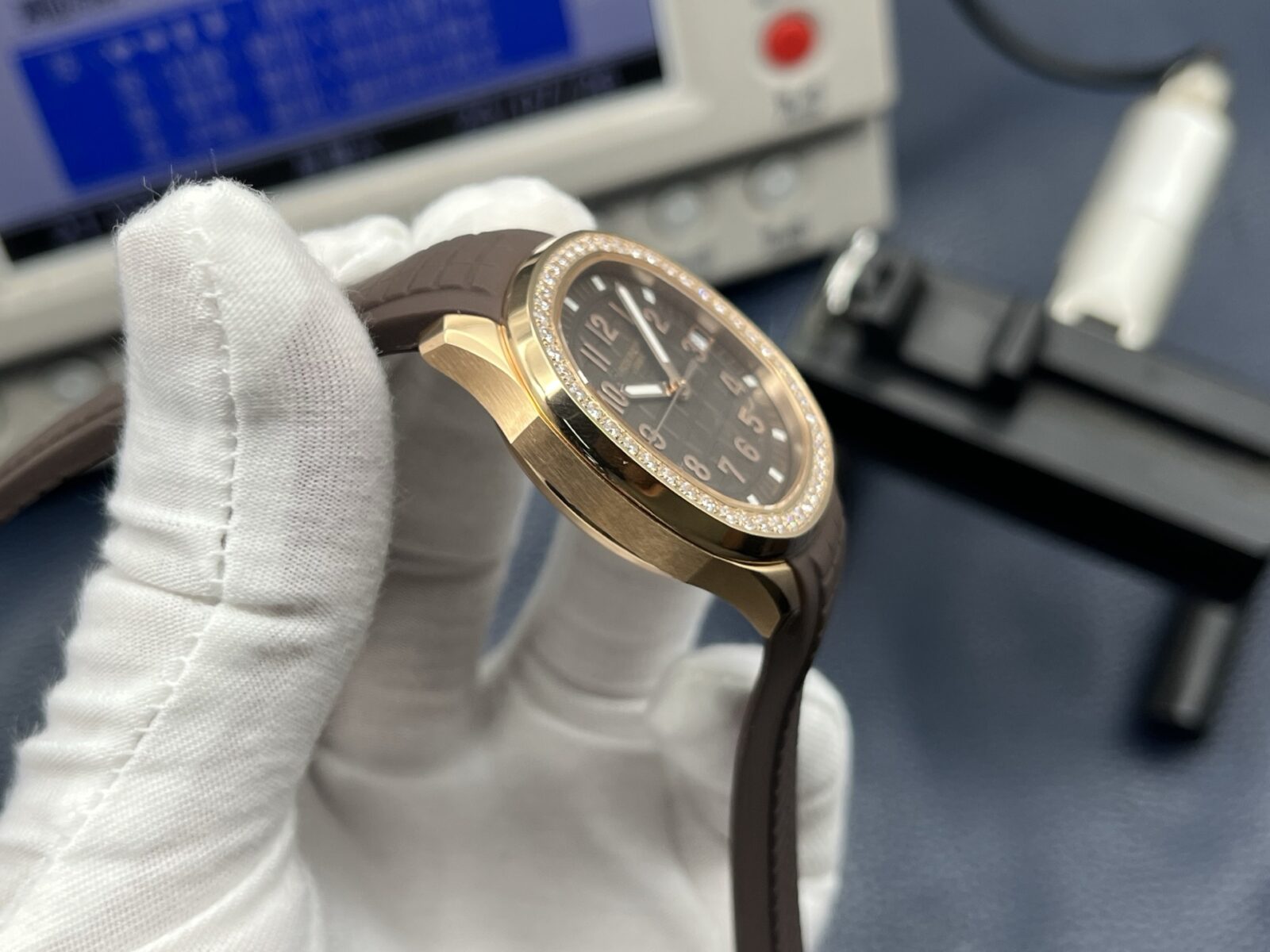 Patek Philippe Aquanaut Ladies 38.8mm Brown Dial 18K Rose Gold - Image 4