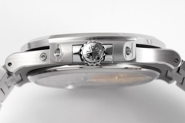 Patek Philippe Nautilus 5712A-001 Automatic 40mm Blue Dial Stainless Steel - Image 5
