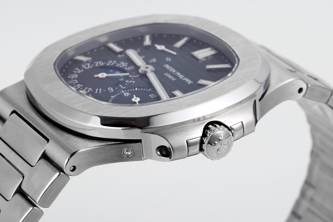Patek Philippe Nautilus 5712A-002 Automatic 40mm Gray-Blue Dial Tiffany & Co. Co‑Branded - Image 5