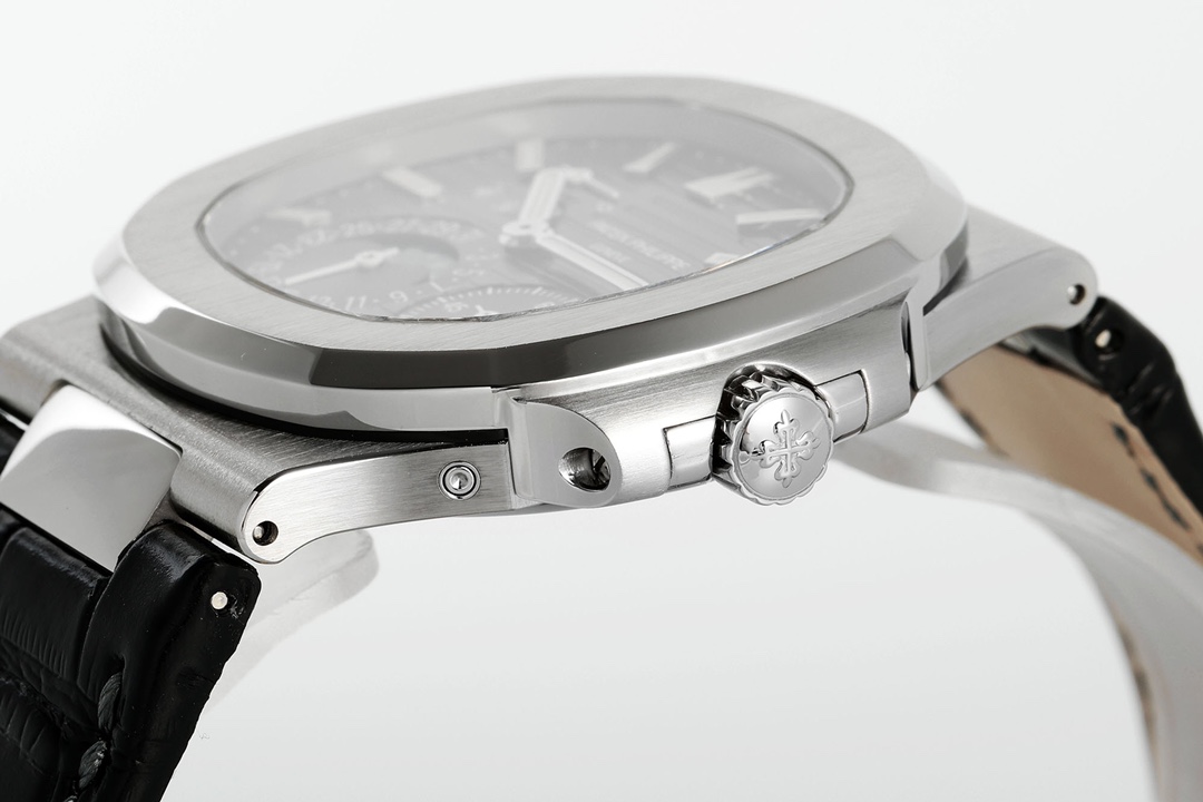 Patek Philippe Nautilus 40mm Blue Dial 18K White Gold - Image 5