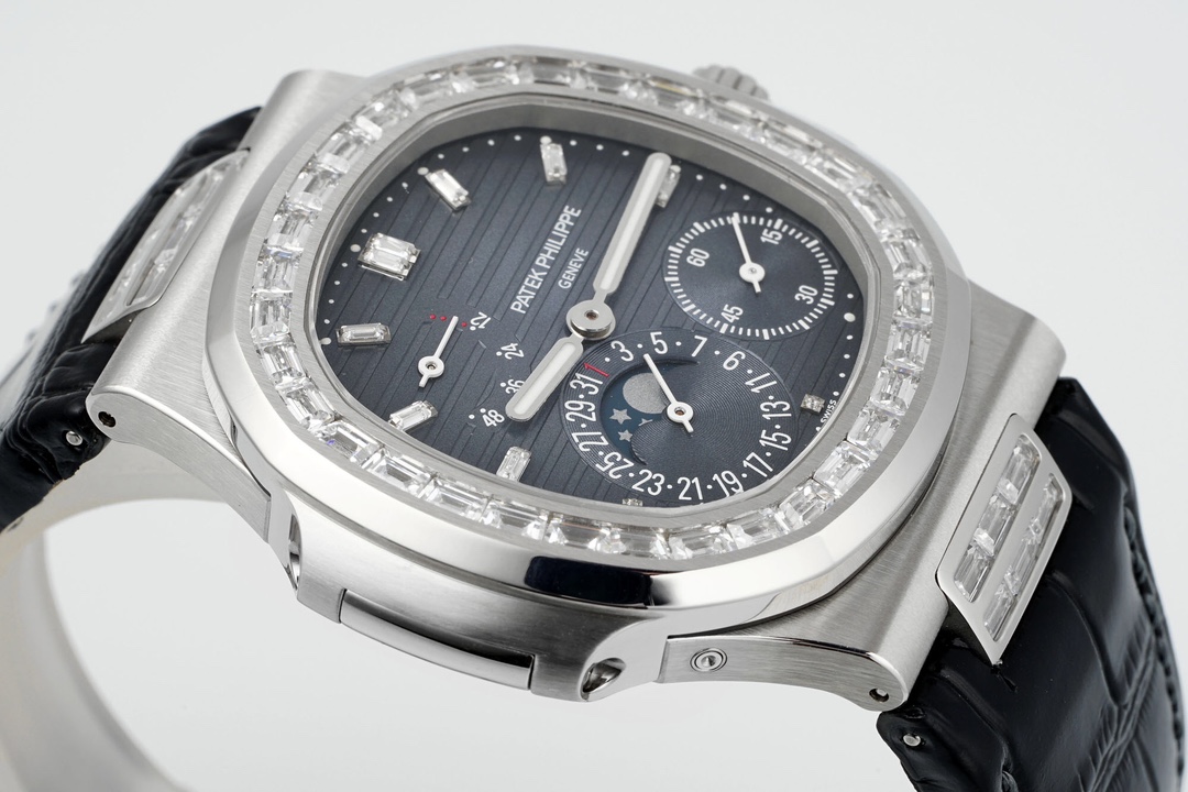 Patek Philippe Nautilus 40mm Blue Dial White Gold & Diamond Bezel - Image 4