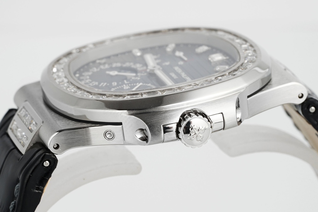 Patek Philippe Nautilus 40mm Blue Dial White Gold & Diamond Bezel - Image 6
