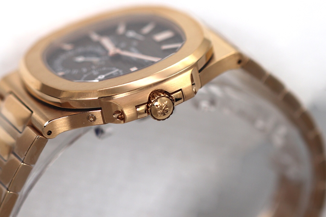 Patek Philippe Nautilus 5712R-001 Automatic 40mm Brown Dial 18K Rose Gold - Image 4