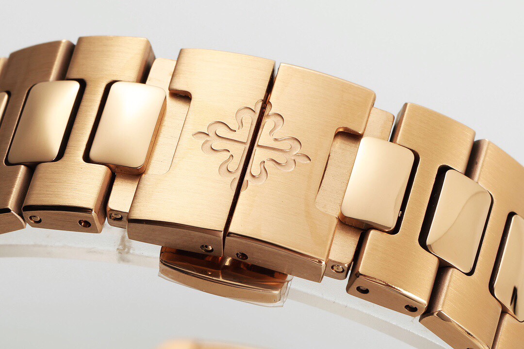 Patek Philippe Nautilus 5712R-001 Automatic 40mm Brown Dial 18K Rose Gold - Image 5