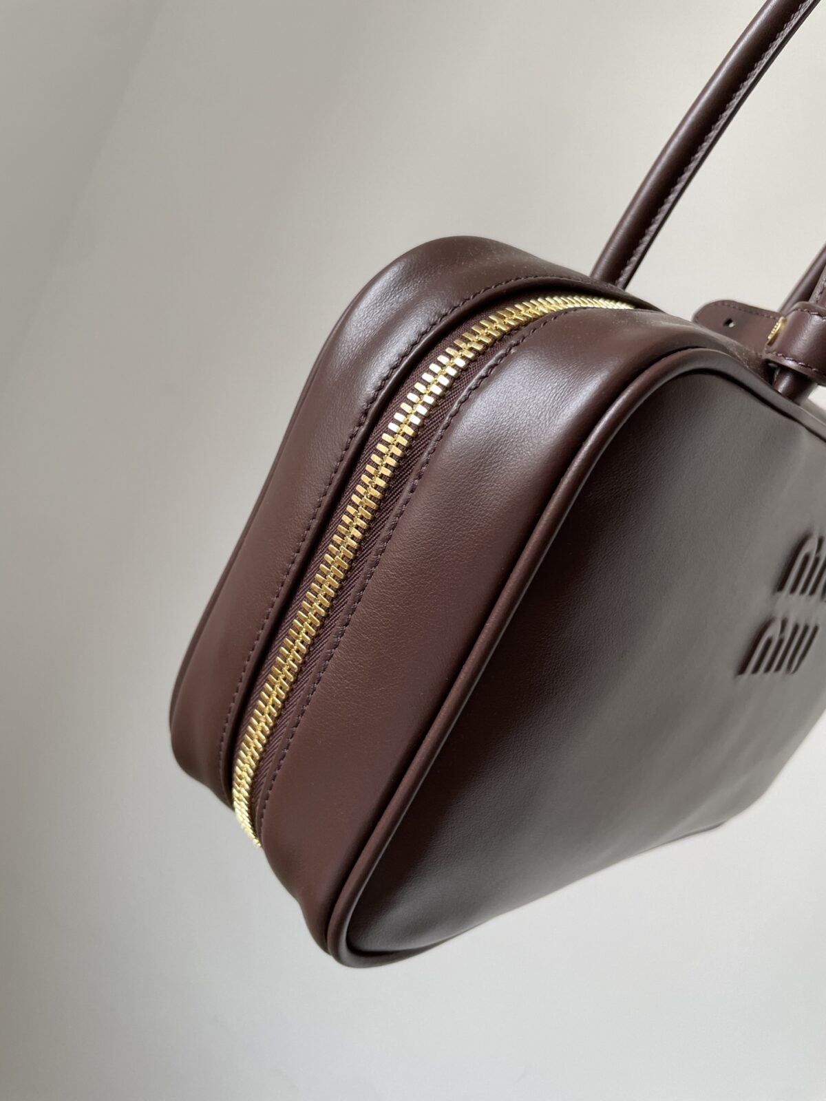 MIU MIU Beau Calfskin Handbag with Embossed Logo – Heather Wood - Image 5