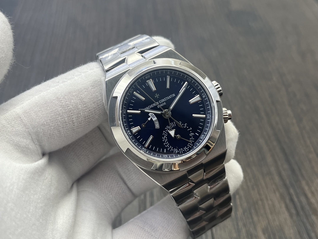 Vacheron Constantin Overseas Automatic 41mm Blue Dial Stainless Steel Watch - Image 2