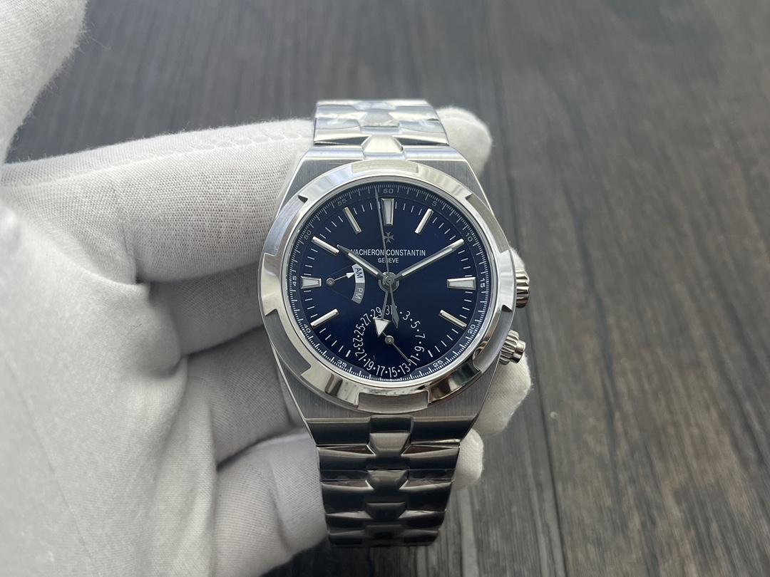 Vacheron Constantin Overseas Automatic 41mm Blue Dial Stainless Steel Watch - Image 3