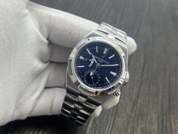 Vacheron Constantin Overseas Automatic 41mm Blue Dial Stainless Steel Watch - Image 4