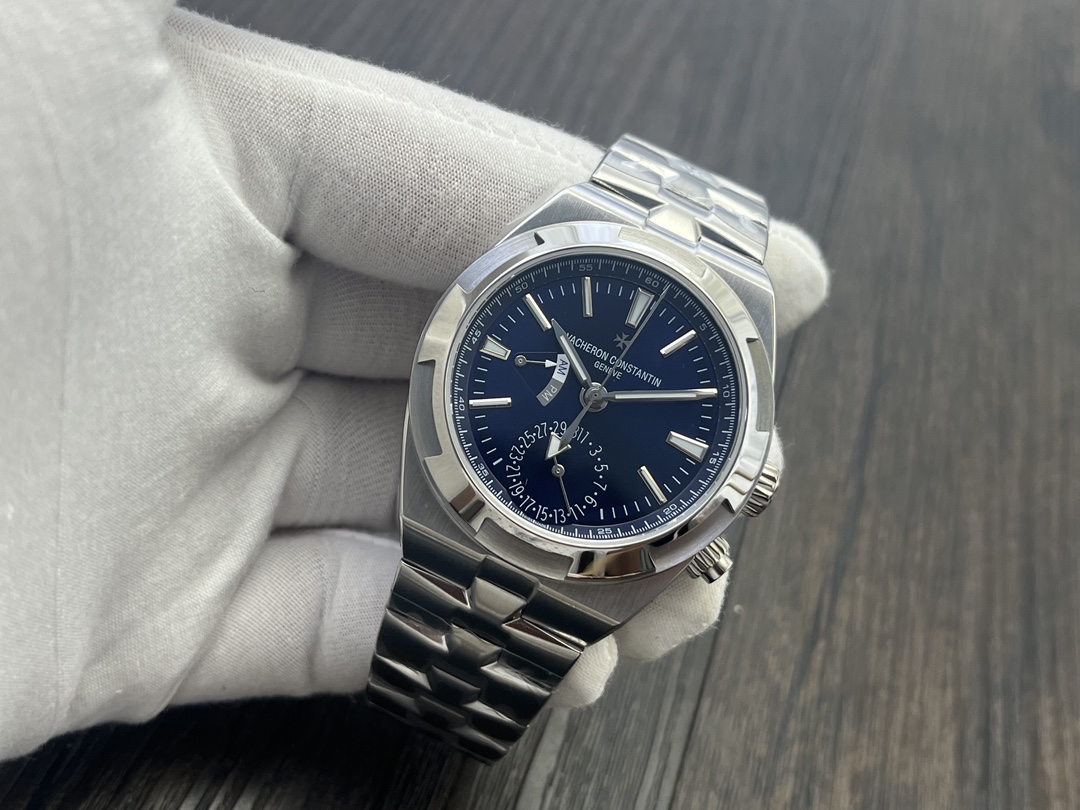 Vacheron Constantin Overseas Automatic 41mm Blue Dial Stainless Steel Watch - Image 4