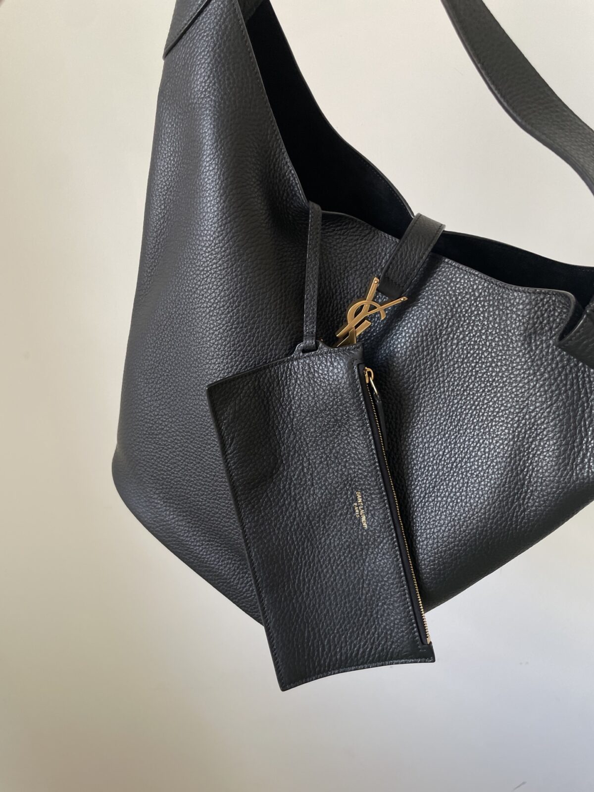 SAINT LAURENT YSL LE5A7 Adjustable Strap Leather Bucket Bag Black - Image 3